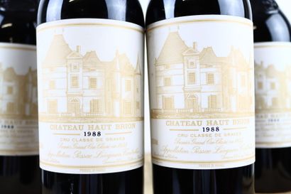 12 Bouteilles de PESSAC-LEOGNAN 1988 du Château...