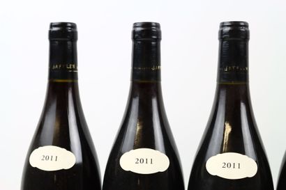Verticale de 12 bouteilles de VOSNE-ROMANEE...