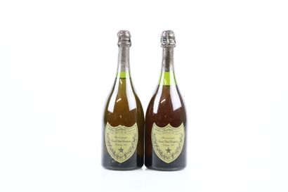 2 bouteilles de CHAMPAGNE DOM PERIGNON 1975...