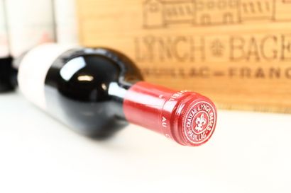 12 Bouteilles PAUILLAC 1988 du Château LYNCH...