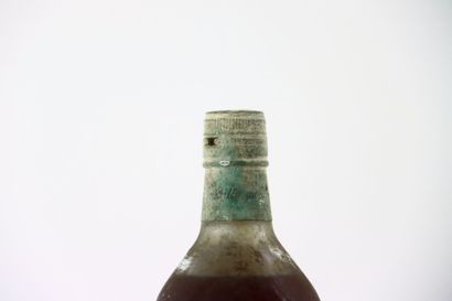 1 bouteille de RHUM 1924 de la distillerie...