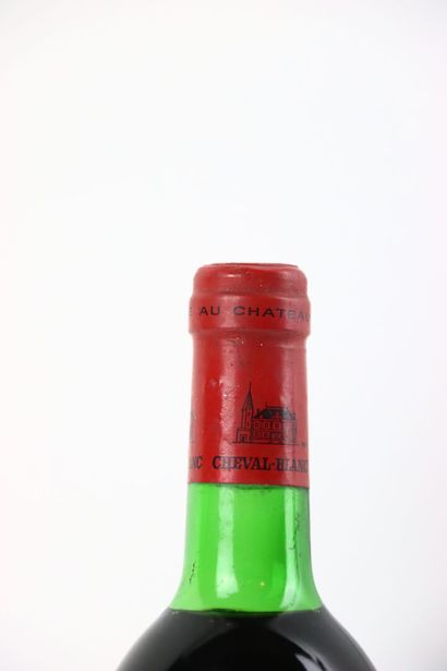 1 bouteille de SAINT-ÉMILION 1976 du Château...