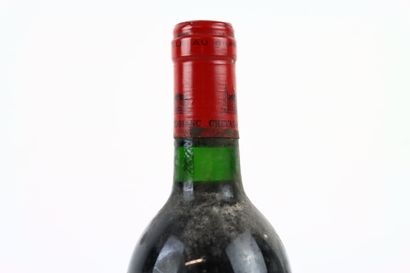 1 bouteille de SAINT-EMILION 1990 du Château...