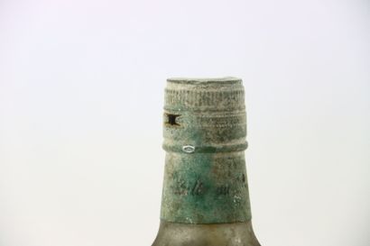 1 bouteille de RHUM 1924 de la distillerie...