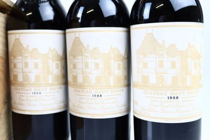 12 Bouteilles de PESSAC-LEOGNAN 1988 du Château...