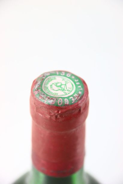 1 bouteille de POMEROL 1973 PETRUS. Étiquette...