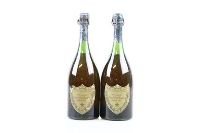 2 bouteilles de CHAMPAGNE DOM PERIGNON 1964...