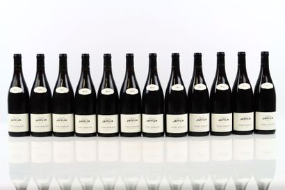 Verticale de 12 bouteilles de VOSNE-ROMANEE...