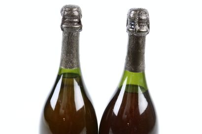 2 bouteilles de CHAMPAGNE DOM PERIGNON 1975...