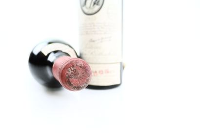 2 bouteilles de PAUILLAC 1953 