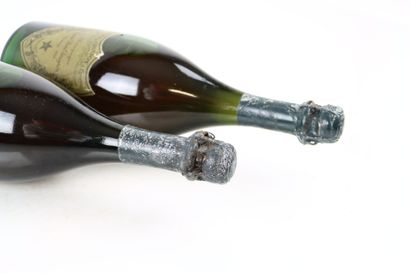 2 bouteilles de CHAMPAGNE DOM PERIGNON 1964...