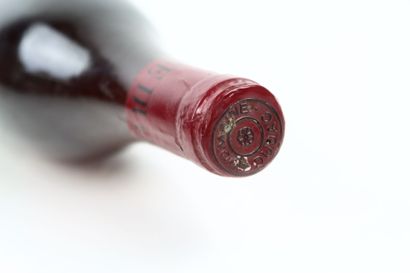 1 bouteille de BONNES MARES 1975 du Domaine...