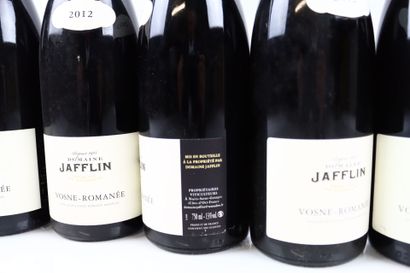 Verticale de 12 bouteilles de VOSNE-ROMANEE...