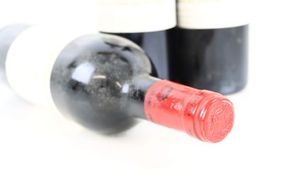 3 bouteilles de SAINT-EMILION 1984 du Château...