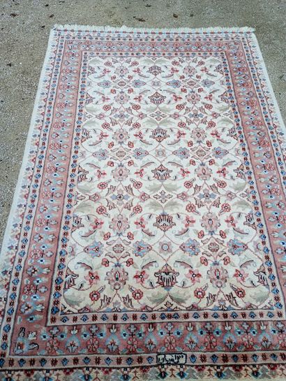 Carpets. Late Lahore. Wool and silk. Pakistan....