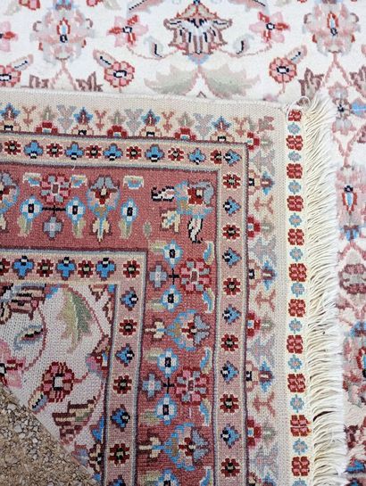 Carpets. Late Lahore. Wool and silk. Pakistan....