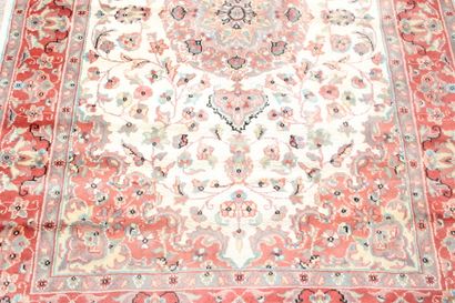 Carpets. Late Lahore. Wool and silk. Pakistan....