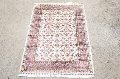Carpets. Late Lahore. Wool and silk. Pakistan....