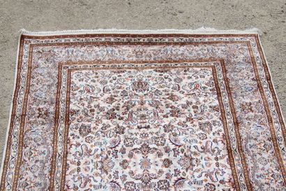 Carpet. Fine silk cashmere. India. Circa...