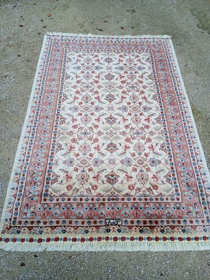 Carpets. Late Lahore. Wool and silk. Pakistan....