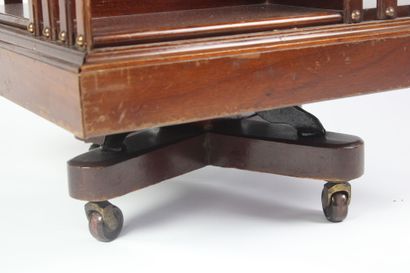 Revolving bookcase in natural wood. 
English...