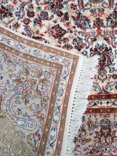 Carpet. Fine silk cashmere. India. Circa...