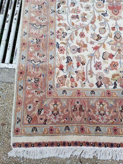 Carpets. Pakistan. Wool and silk. Circa 1985....