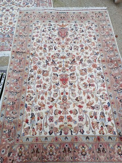 Carpets. Pakistan. Wool and silk. Circa 1985....