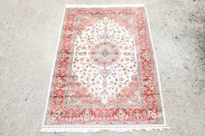 Carpets. Late Lahore. Wool and silk. Pakistan....