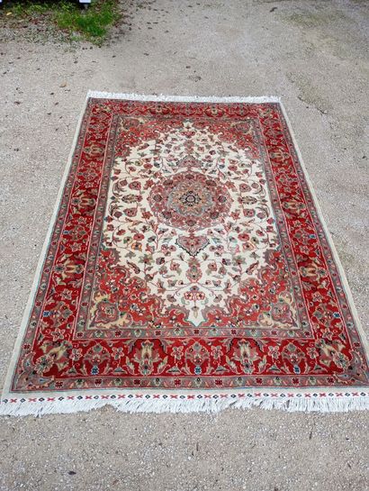 Carpets. Late Lahore. Wool and silk. Pakistan....