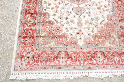 Carpets. Late Lahore. Wool and silk. Pakistan....