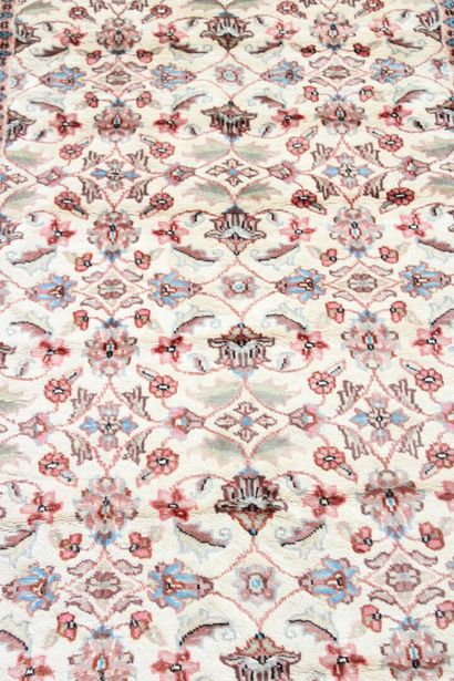 Carpets. Late Lahore. Wool and silk. Pakistan....