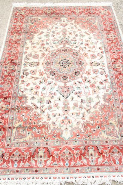 Carpets. Late Lahore. Wool and silk. Pakistan....