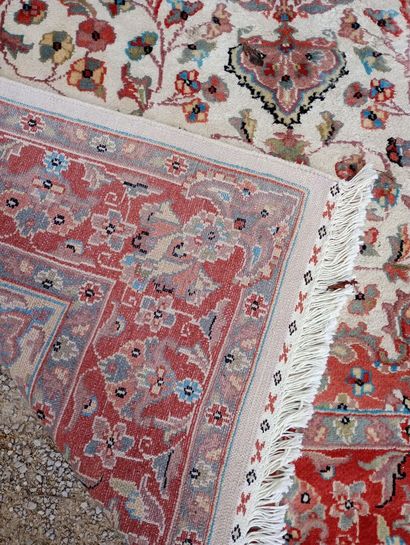 Carpets. Late Lahore. Wool and silk. Pakistan....
