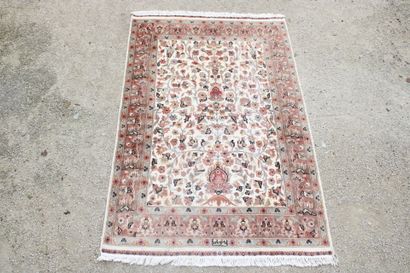 Carpets. Pakistan. Wool and silk. Circa 1985....