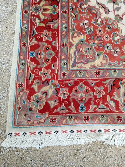 Carpets. Late Lahore. Wool and silk. Pakistan....