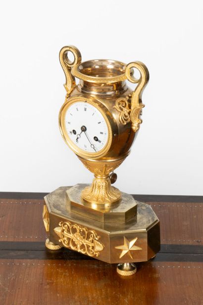 Gilt bronze cassolette clock, resting on...