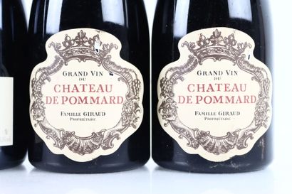 Réunion de 4 bouteilles de POMMARD du Château...