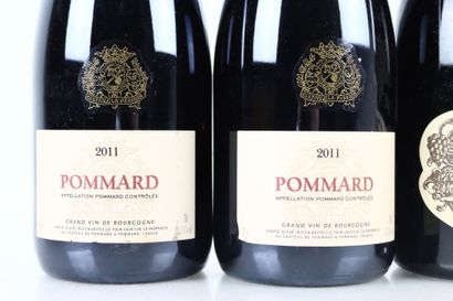 Réunion de 4 bouteilles de POMMARD du Château...