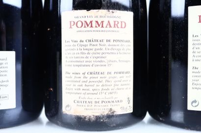 Réunion de 4 bouteilles de POMMARD du Château...