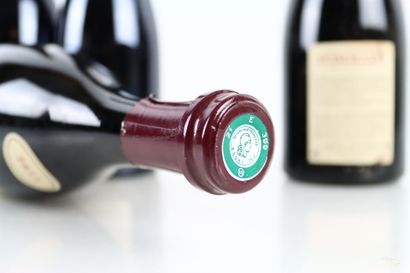 Réunion de 4 bouteilles de POMMARD du Château...