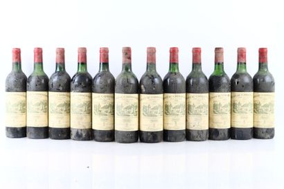 12 bouteilles de GRAVES 1984 du Château CARBONNIEUX...