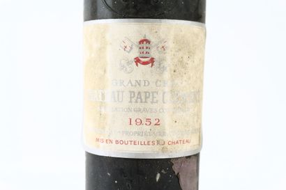 2 bouteilles de PESSAC LEOGNAN 1952 du Château...