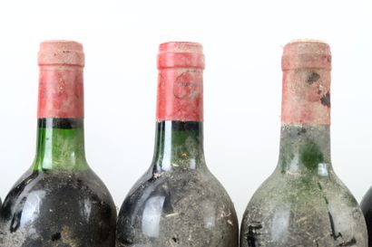 12 bouteilles de GRAVES 1984 du Château CARBONNIEUX...
