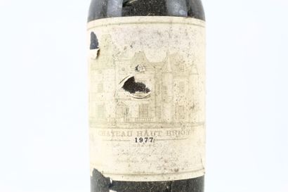 1 bouteille de GRAVES 1977 Château HAUT-BRION...