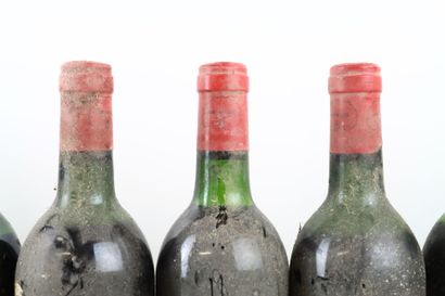 12 bouteilles de GRAVES 1984 du Château CARBONNIEUX...