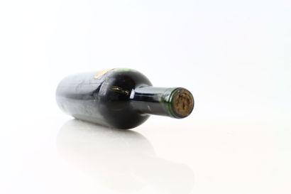 1 bouteille de PAUILLAC du Château LATOUR....