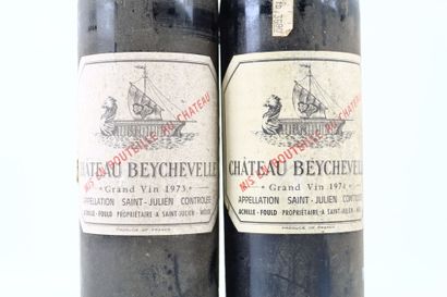 Réunion de 2 bouteilles de SAINT-JULIEN du...