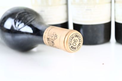 4 bouteilles de PESSAC-LEOGNAN 1990 du Château...