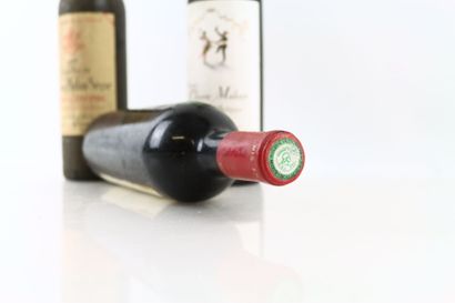 Réunion de 3 bouteilles de Bordeaux :
- 1...